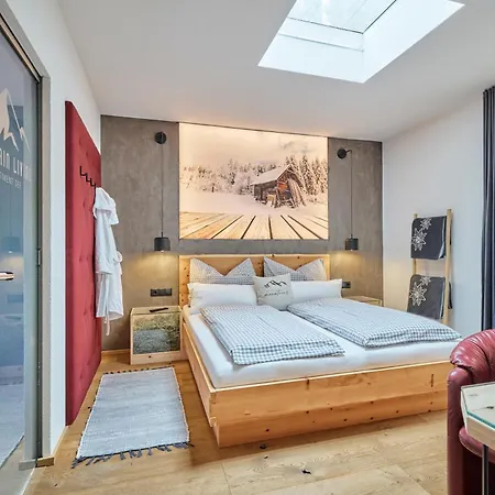 Mountain Living Ski-in & Out Silvretta Sommer Card Including See