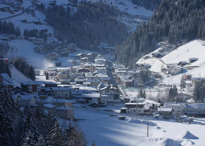 Mountain Living Ski-in & Out Silvretta Sommer Card Including *